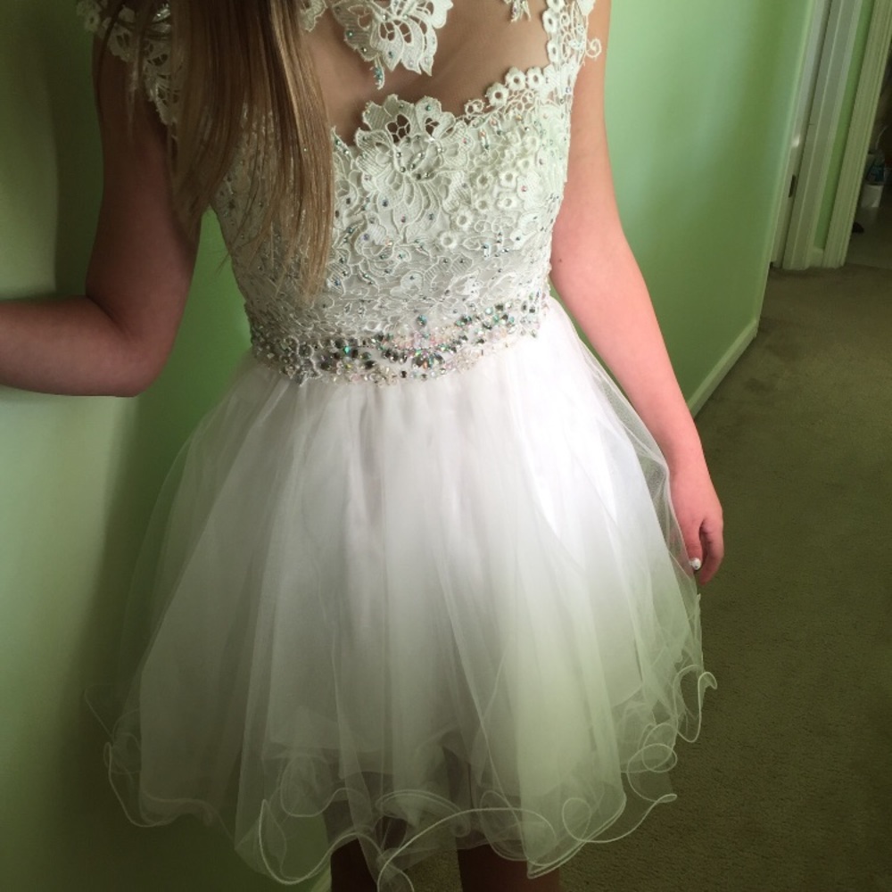Dave and Johnny Size 0 Short White Prom Dress